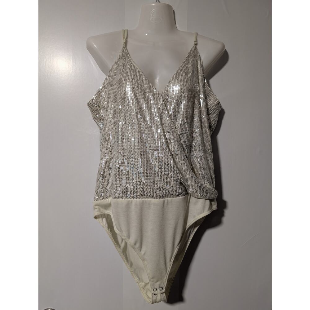 Jennifer Lopez Size XL Sequin Cream/Silver Wrap Bodysuit - Picture 4 of 10